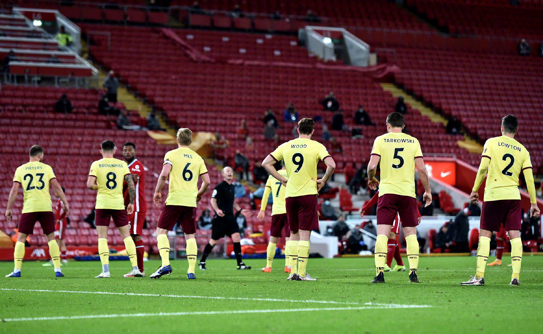 透露出兩支 透露出兩支